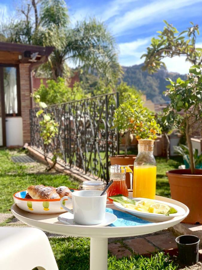 B&B Villa Vittoria Giardini Naxos Exteriér fotografie
