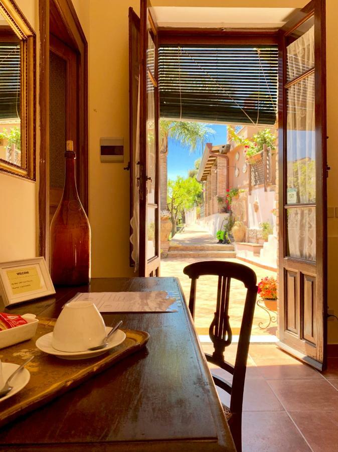 B&B Villa Vittoria Giardini Naxos Exteriér fotografie